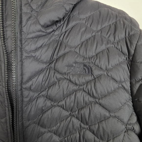 The North Face Women’s Thermoball™ Parka II - Picture 8 of 15
